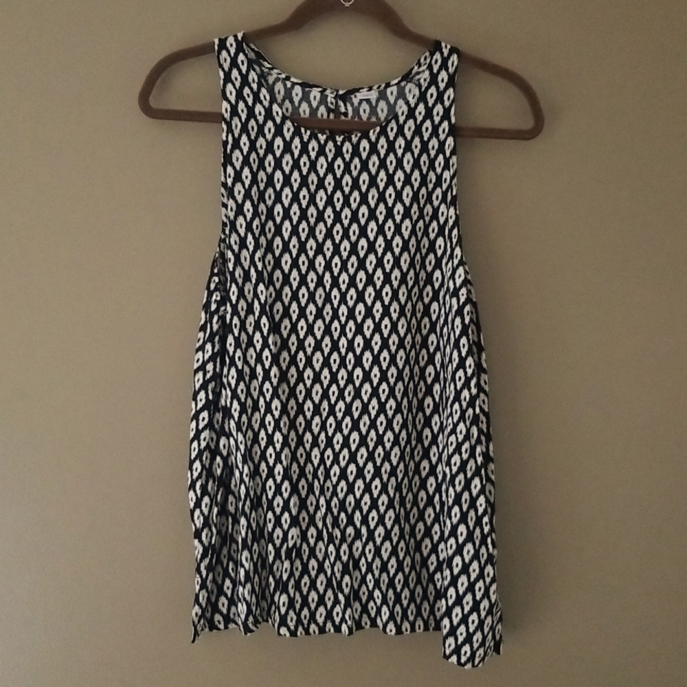 🎉 5/$15 | OLD NAVY | Black and White Swing Tank